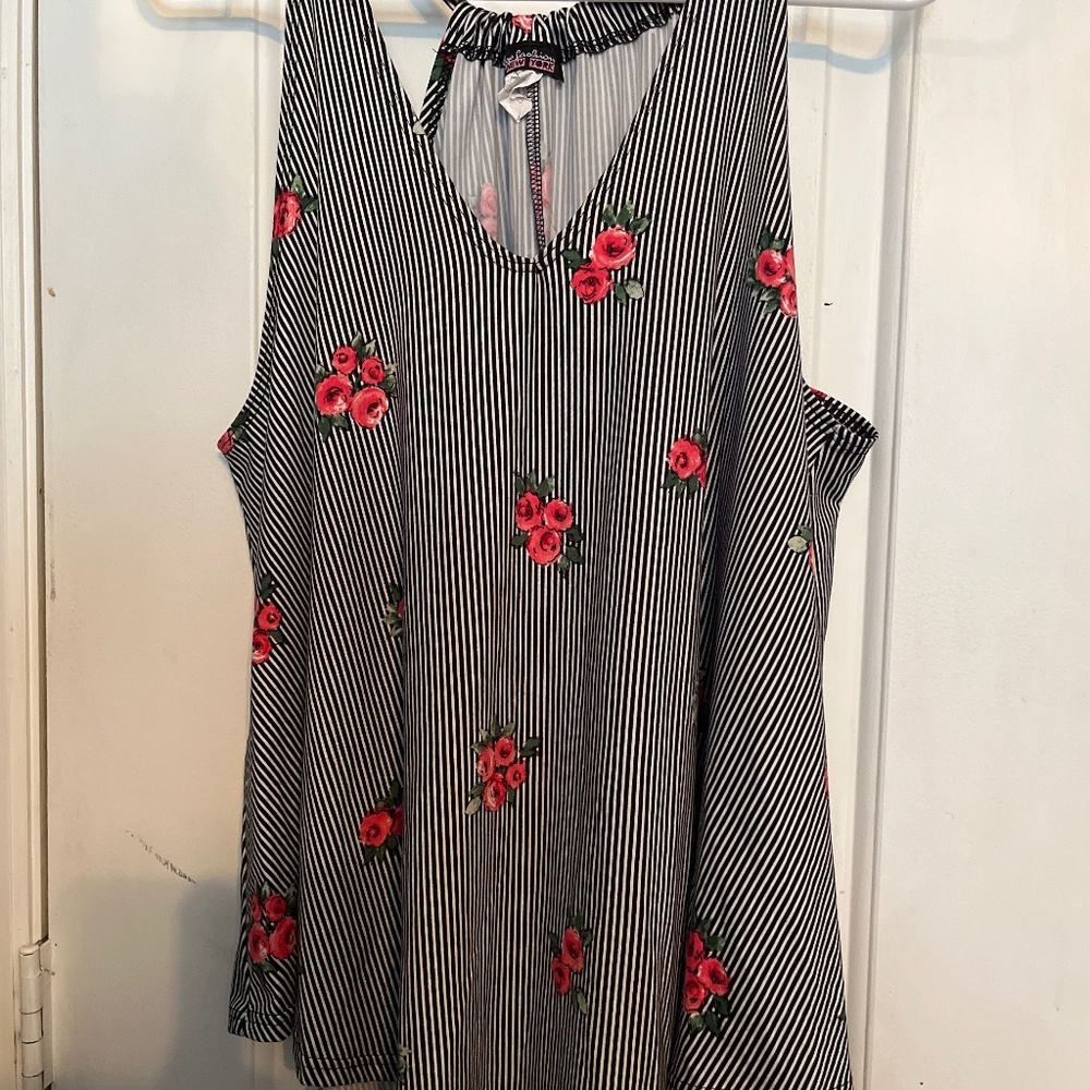 Top fashion of NEW YORK, size XLARGE, white w/ black stripes and pink flower top